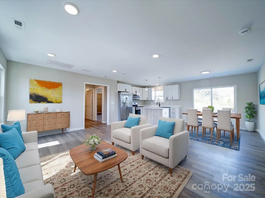 1112 Wiscasset St Living Room